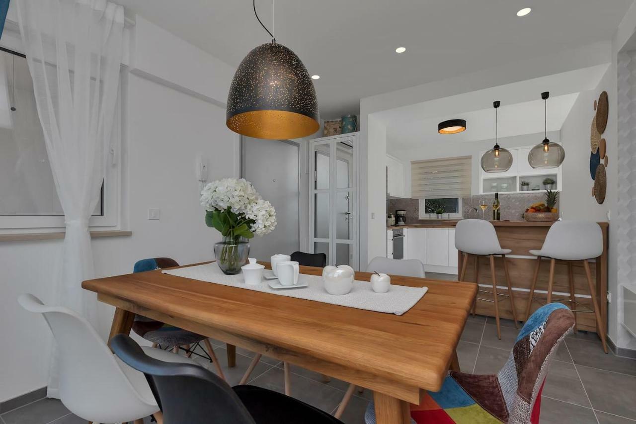 Charming Apartment Tissa With Sea View Makarska Exterior photo