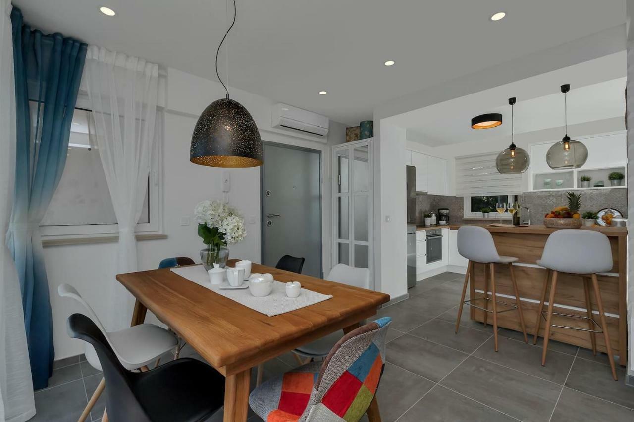 Charming Apartment Tissa With Sea View Makarska Exterior photo