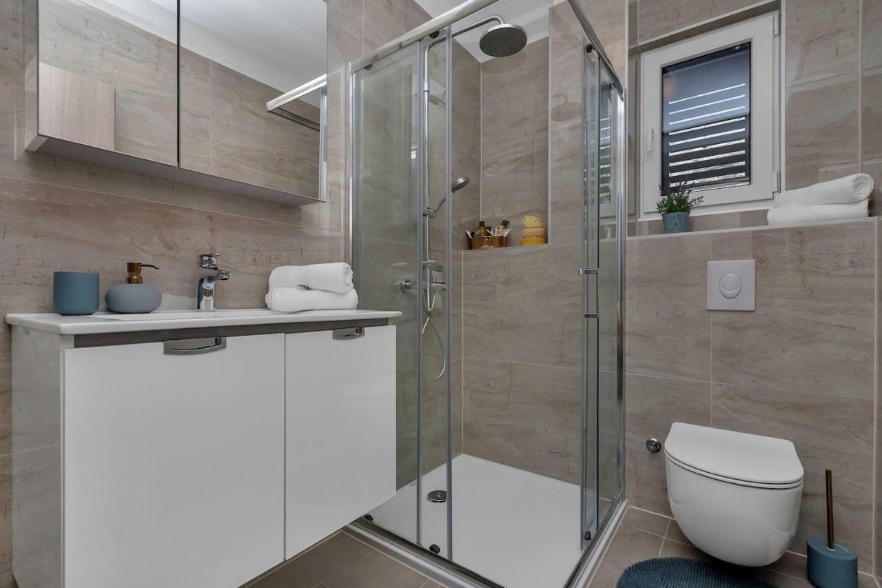 Charming Apartment Tissa With Sea View Makarska Exterior photo
