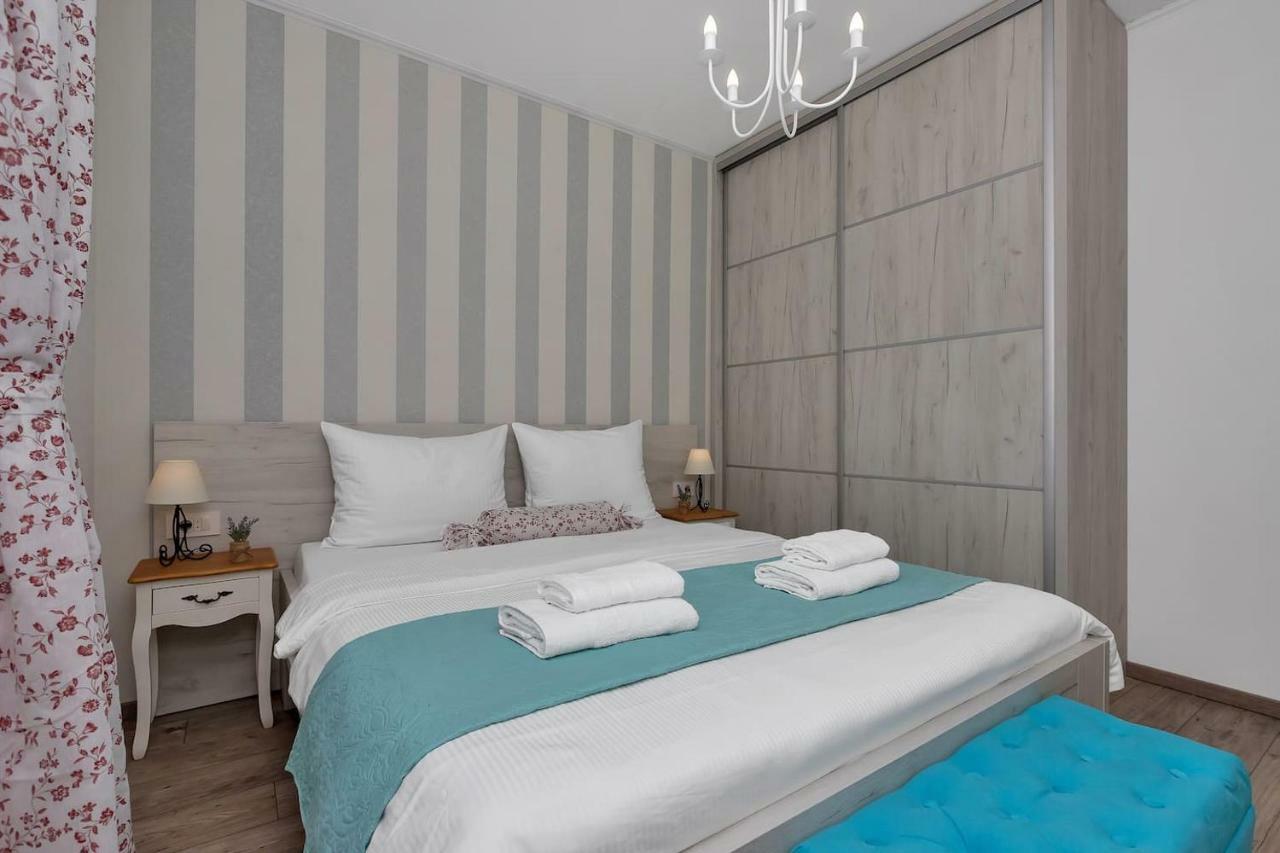 Charming Apartment Tissa With Sea View Makarska Exterior photo