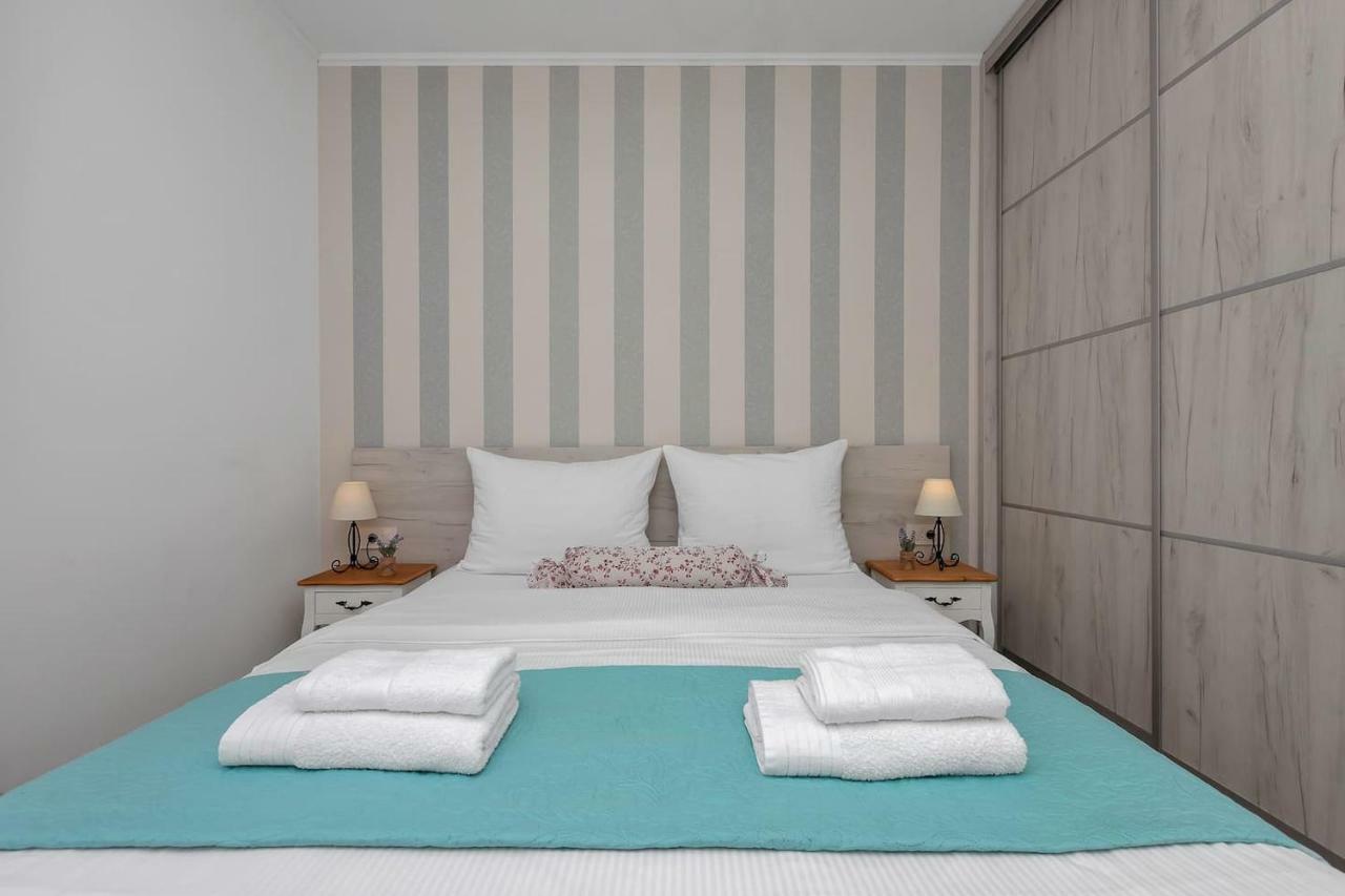 Charming Apartment Tissa With Sea View Makarska Exterior photo